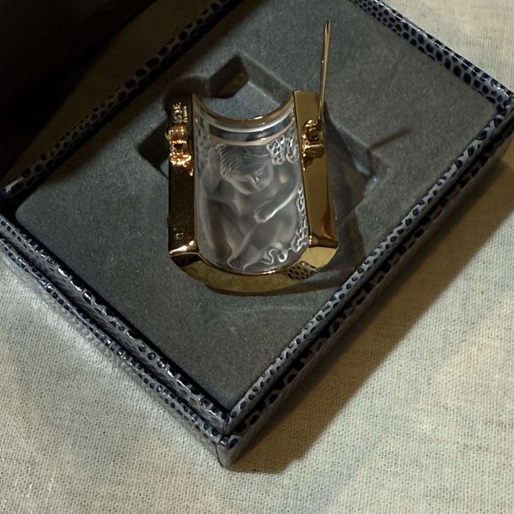 Vintage Lalique Paris Enfant Angel Frosted Crystal Brooch Pin w Original Box - Picture 6 of 12